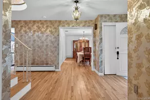 4 Penn Ct, Dix Hills, NY 11746 - Photo 12