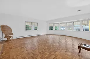 4 Penn Ct, Dix Hills, NY 11746 - Photo 10