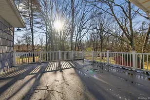 4 Penn Ct, Dix Hills, NY 11746 - Photo 32