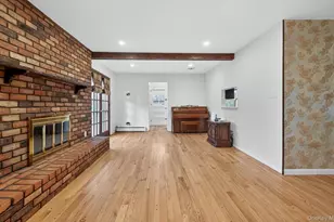 4 Penn Ct, Dix Hills, NY 11746 - Photo 22