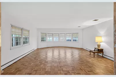 4 Penn Court, Dix Hills, NY 11746 - Photo 8