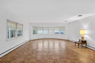 4 Penn Ct, Dix Hills, NY 11746 - Photo 8