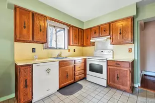 2 Martin St, Coram, NY 11727 - Photo 18