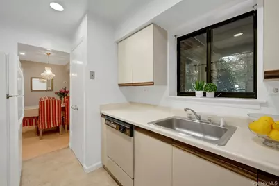 16 Bronxville Glen Drive #14, Bronxville, NY 10708 - Photo 10