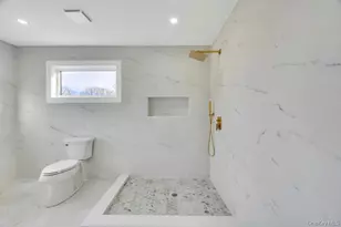 126 Rim Ln, Hicksville, NY 11801 - Photo 20