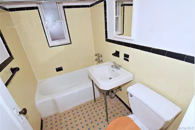 7516 197th Street, Fresh Meadows, NY 11366 - Photo 16