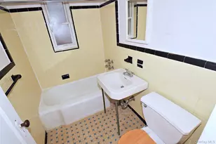 75-16 197th St, Fresh Meadows, NY 11366 - Photo 16