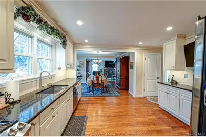 335 Landing Avenue, Smithtown, NY 11787 - Photo 8