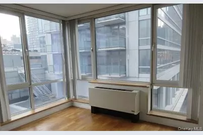 635 W 42nd Street #5F, New York, NY 10036 - Photo 2