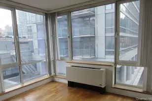 635 W 42nd St, New York, NY 10036 - Photo 2