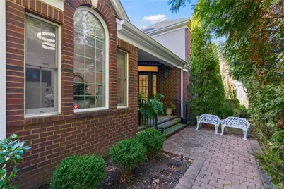 23 Hathaway Lane, Manhasset, NY 11030 - Photo 2