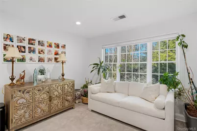 23 Hathaway Lane, Manhasset, NY 11030 - Photo 18