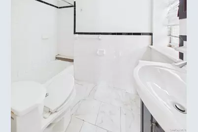 2924 Yates Avenue, Bronx, NY 10469 - Photo 12