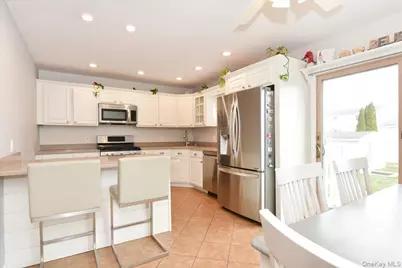 359 Park Lane, Massapequa Park, NY 11762 - Photo 10