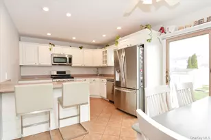 359 Park Ln, Massapequa Park, NY 11762 - Photo 10