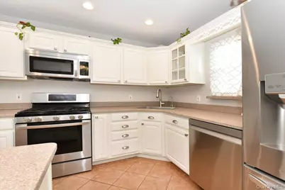 359 Park Lane, Massapequa Park, NY 11762 - Photo 12