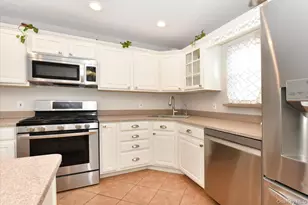 359 Park Ln, Massapequa Park, NY 11762 - Photo 12