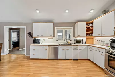 20 Mountainview Avenue, Airmont, NY 10901 - Photo 12