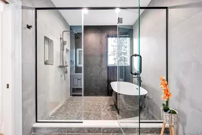 61 Stephen Drive, Plainview, NY 11803 - Photo 20