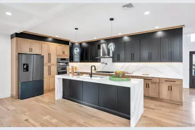 61 Stephen Drive, Plainview, NY 11803 - Photo 8