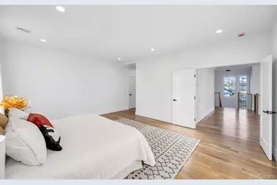 61 Stephen Drive, Plainview, NY 11803 - Photo 18