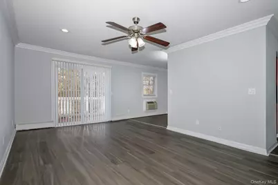 1750 W Main Street #H09, Riverhead, NY 11901 - Photo 4