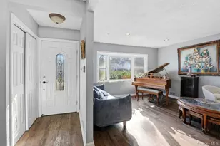 58 Circle Dr, Syosset, NY 11791 - Photo 2