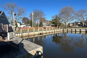 183 Tahlulah Ln, West Islip, NY 11795 - Photo 4