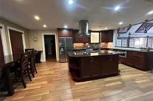 183 Tahlulah Ln, West Islip, NY 11795 - Photo 14