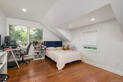 151 Milburn Lane, East Hills, NY 11577 - Photo 20