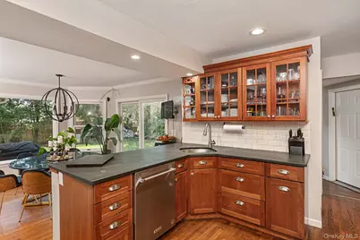 151 Milburn Lane, East Hills, NY 11577 - Photo 10