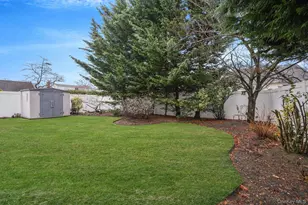 221 Thelma Ave, Merrick, NY 11566 - Photo 8