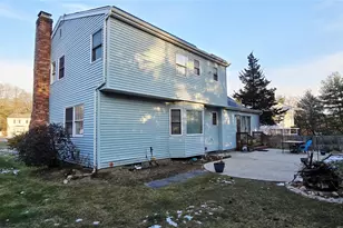 19 Sherwood Ct, Ronkonkoma, NY 11779 - Photo 4