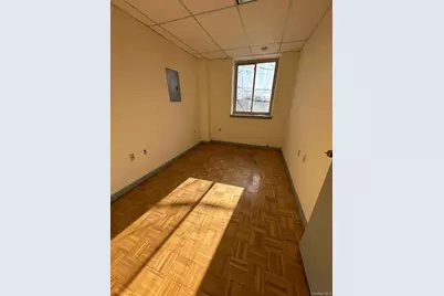 3800 E Tremont Avenue, Bronx, NY 10465 - Photo 2