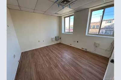 3800 E Tremont Avenue, Bronx, NY 10465 - Photo 2