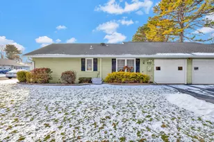 475 Darwen Dr, Ridge, NY 11961 - Photo 2