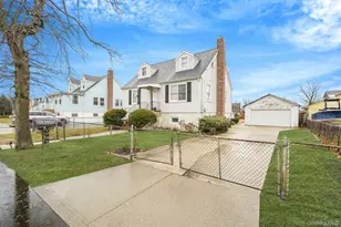 67 Orchard St, Lindenhurst, NY 11757 - Photo 4