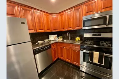 323 Brook Avenue #323-1A, Bay Shore, NY 11706 - Photo 2