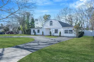 20 Matsunaye Dr, Medford, NY 11763 - Photo 2