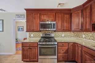 2 Green Pine Ct, Dix Hills, NY 11746 - Photo 6