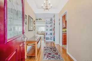 2 Green Pine Ct, Dix Hills, NY 11746 - Photo 4