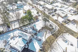 2 Green Pine Ct, Dix Hills, NY 11746 - Photo 44