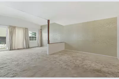 5431 Expressway Drive N, Holtsville, NY 11742 - Photo 14