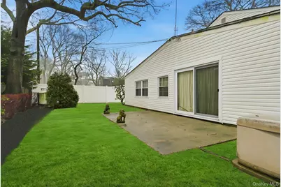 5431 Expressway Drive N, Holtsville, NY 11742 - Photo 4