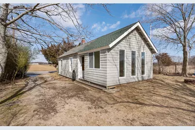 396 Reeves Avenue, Riverhead, NY 11901 - Photo 2