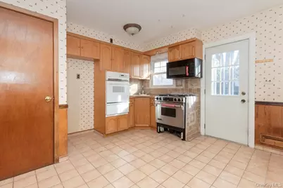 158 Reville Street, Bronx, NY 10464 - Photo 6