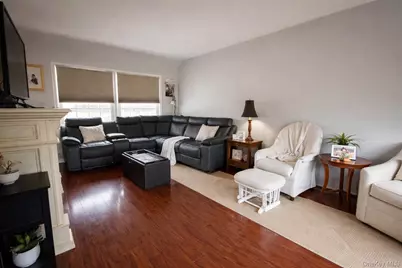 9 Katie Court, Lake Grove, NY 11755 - Photo 6