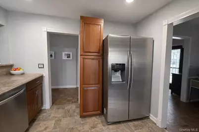 9 Katie Court, Lake Grove, NY 11755 - Photo 4