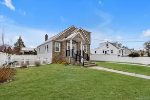 2451 Joseph Ct, Bellmore, NY 11710 - Photo 2