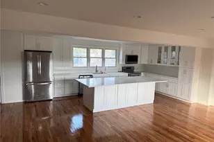 751 Centerwood St, West Babylon, NY 11704 - Photo 2